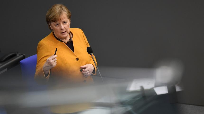 Merkel 'benim hatam' dedi, geri adım attı!