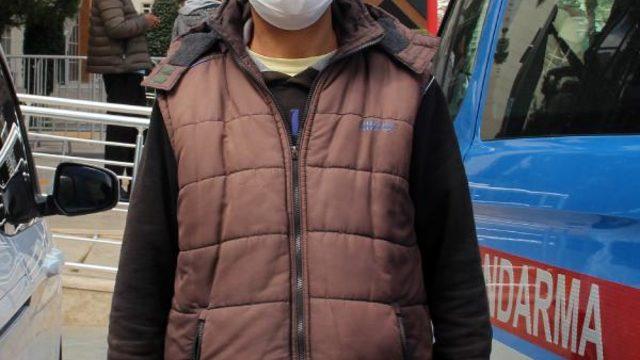 Eşini öldüren kocaya 'Adamsın' tezahüratı yapınca gözaltına alındı, kadınlardan özür diledi