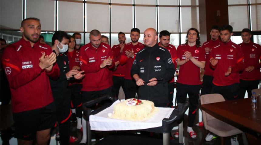 A Milli Futbol Takımı'nda Eren Şafak’ın doğum günü kutlandı