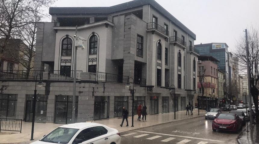 Ticaret merkezi ihalesi ileri bir tarihe ertelendi