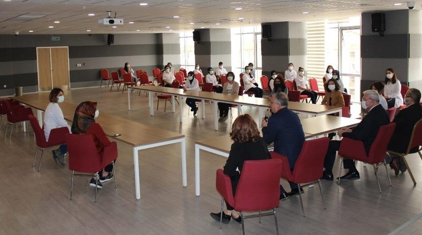 Prof. Dr. Levent, Sağlık Bilimleri Fak&uuml;ltesi &ouml;ğrencilerini ziyaret etti