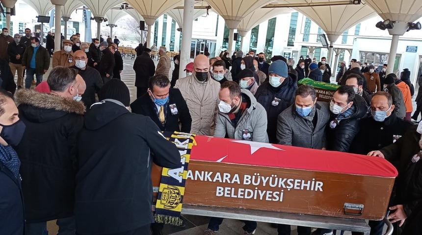 Eski milli futbolcu Müjdat Yalman toprağa verildi