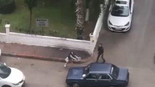 Sosyal medyayı sallayan kavga! ‘Otomobilin suçu ne?’ dedirtti