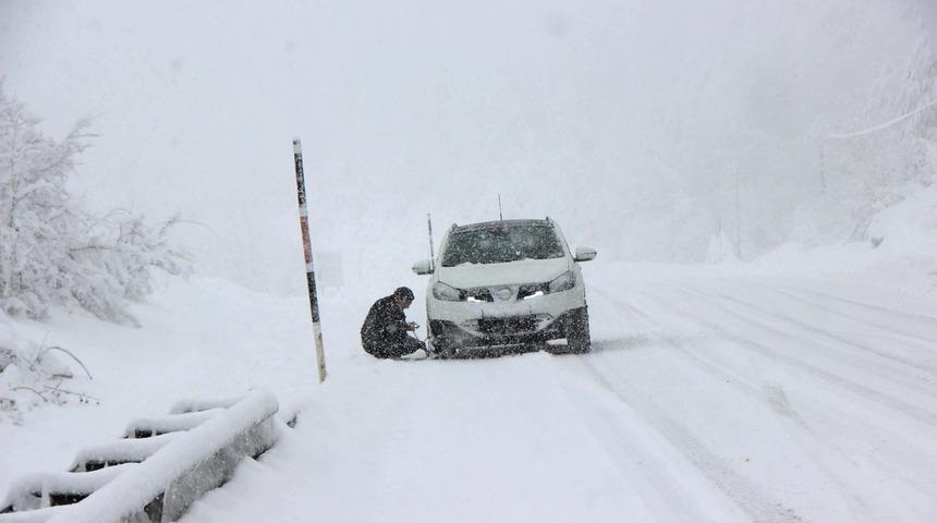 İnebolu'da kar yağışı: 34 köy yolu ulaşıma kapandı