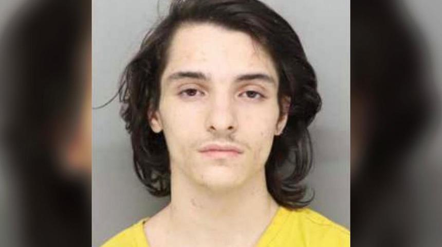 Instagram'dan tanıştığı kız çocuğunun yatağının altında üç hafta saklandı!