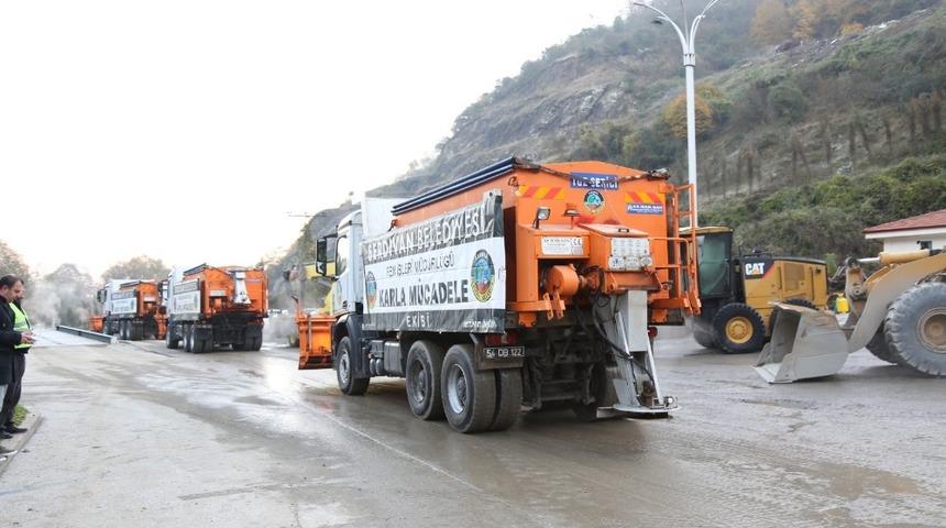 Serdivan&rsquo;da karla m&uuml;cadele ekipleri teyakkuzda