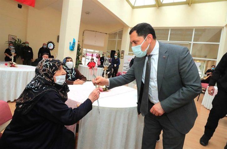 Vali Masatlı, huzurevi sakinleriyle fidan dikti G4