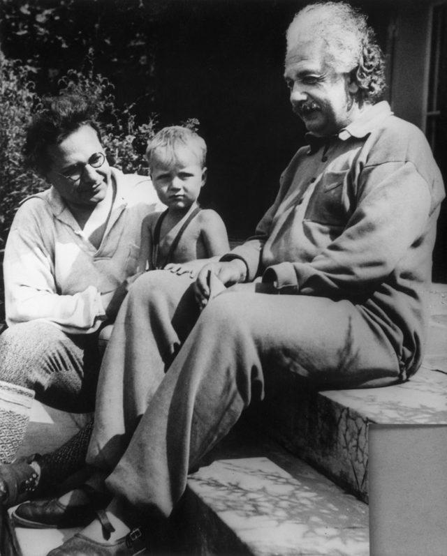 Albert Einstein, oğlu Hans Albert ve torunu Bernhard, 1936
