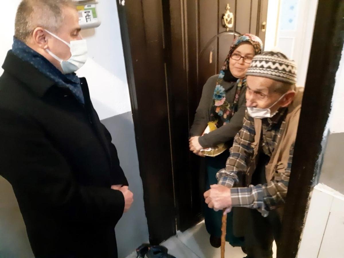 Yaşlıların hayır duasını aldılar