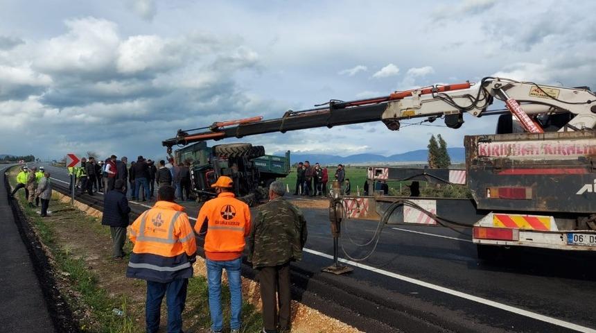 Hatay&rsquo;da trakt&ouml;r&uuml; devrildi: 1 yaralı