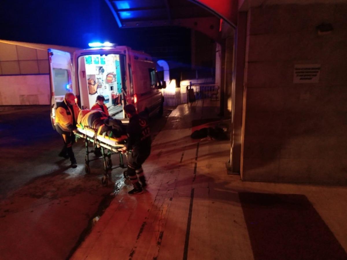 Ref&uuml;je &ccedil;arpan ara&ccedil; devrildi: 1 yaralı