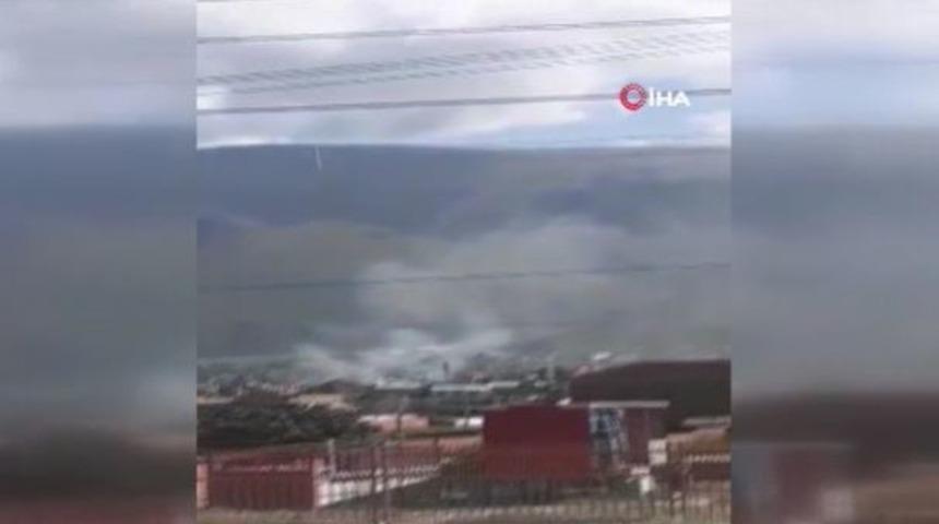 Bolivya'da eğitim uçağı evin üzerine düştü