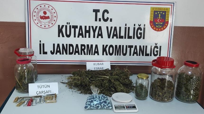 Gediz&rsquo;de jandarmadan uyuşturucu operasyonu