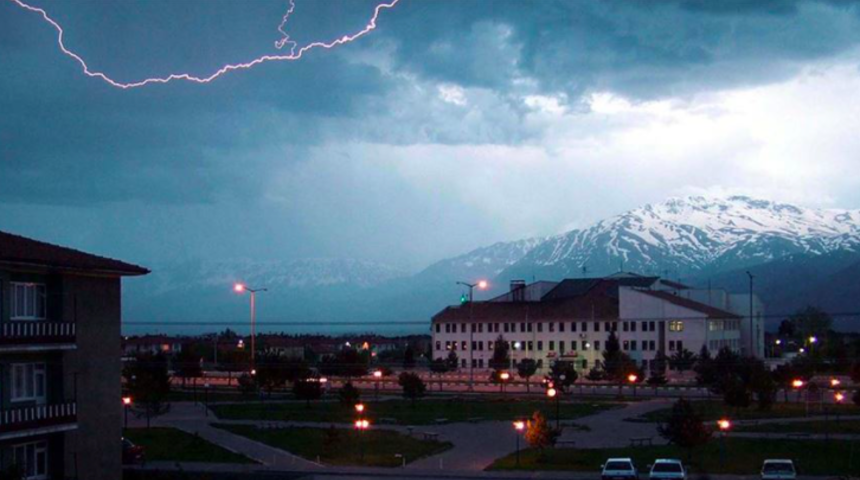 Downburst nedir? Downburst hava olayı nasıl oluşur?