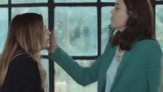 Sadakatsiz 23. son bölüme Asya'nın Derin'e tokat attığı sahne damga vurdu! Sosyal medyayı salladı