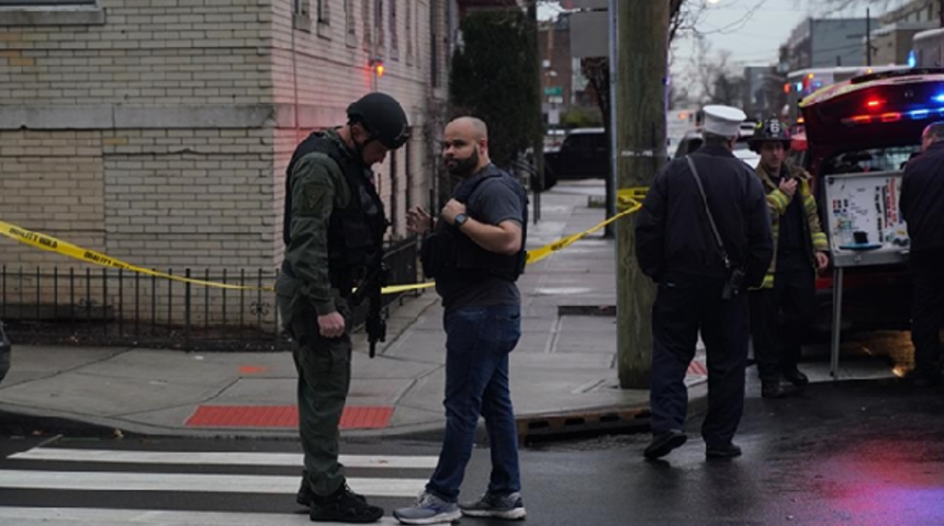 ABD'nin Atlanta şehrinde üzerindeki 5 silahla markete giren kişi korkuya neden oldu