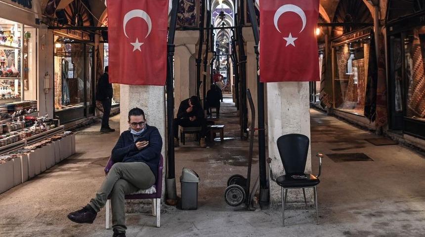 TL&rsquo;nin değer kaybı t&uuml;keticiye nasıl yansıyacak, enflasyon nasıl etkilenecek?