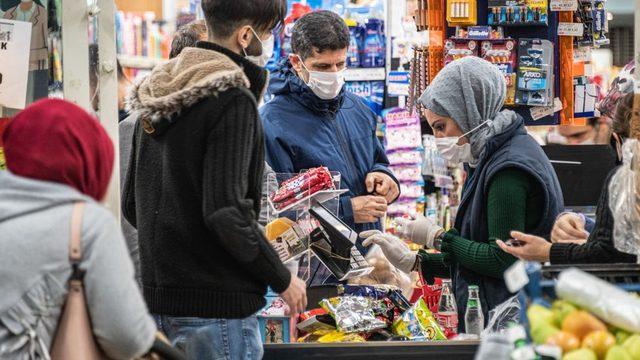 Döviz kurunda yaşanan hareketlilik marketlerdeki fiyatlara hızla yansıyor.