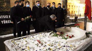 BBP Genel Başkanı Destici, Muhsin Yazıcıoğlu'nun kabrini ziyaret etti