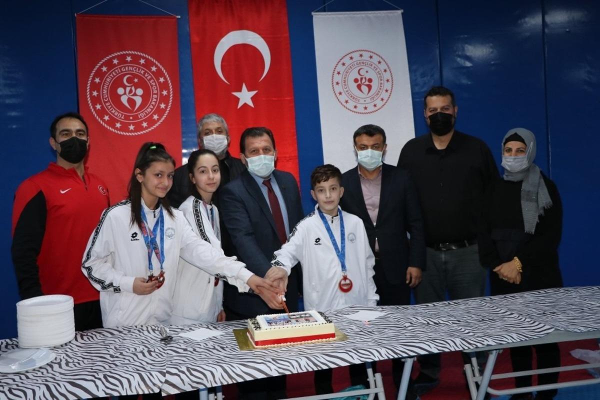 Taekwondocuların zafer kutlaması
