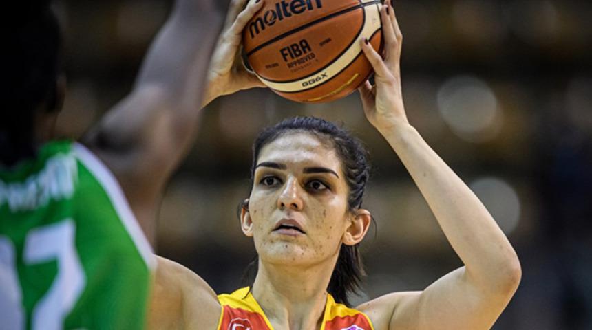 Ribaund kraliçesi Esra Ural Topuz kaptan oldu