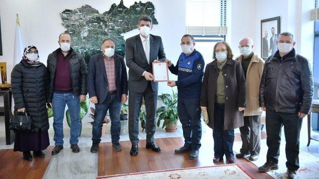 Kartepe Bahçelievler’de tapu sevinci