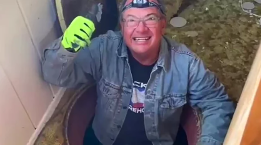 Evinde gizlenmiş bir bomba sığınağı buldu! Aksiyon filmlerine taş çıkartan videosu TikTok’u salladı