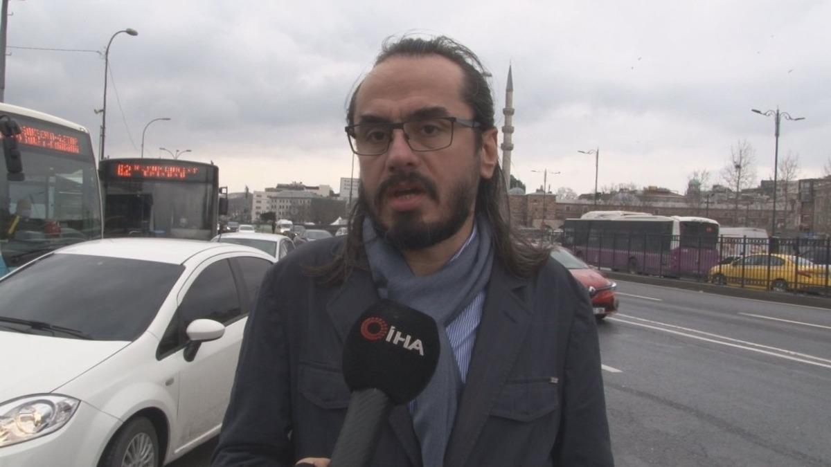 (&Ouml;zel) İstanbul&rsquo;da otob&uuml;s şof&ouml;r&uuml; yolcunun &uuml;zerine y&uuml;r&uuml;d&uuml;, o anlar kamerada