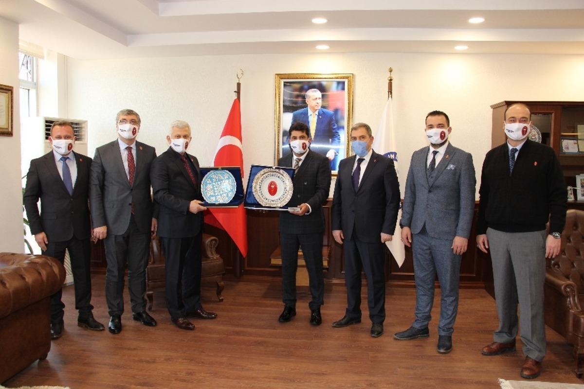 T&uuml;rk Veteriner Hekimleri Birliği Rekt&ouml;r Aldemir ile g&ouml;r&uuml;şt&uuml;