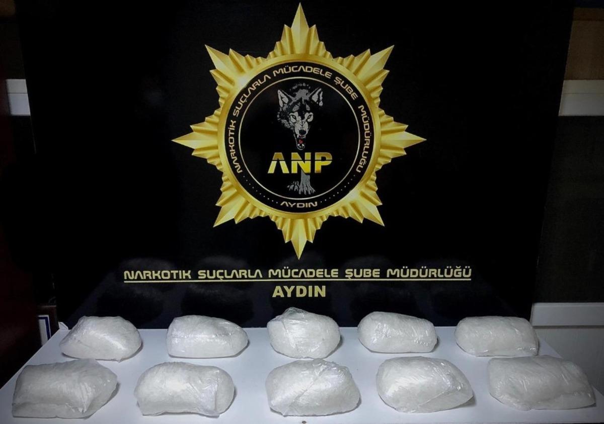 Polisin el koyduğu ş&uuml;pheli bavuldan 10 kilo metamfetamin &ccedil;ıktı