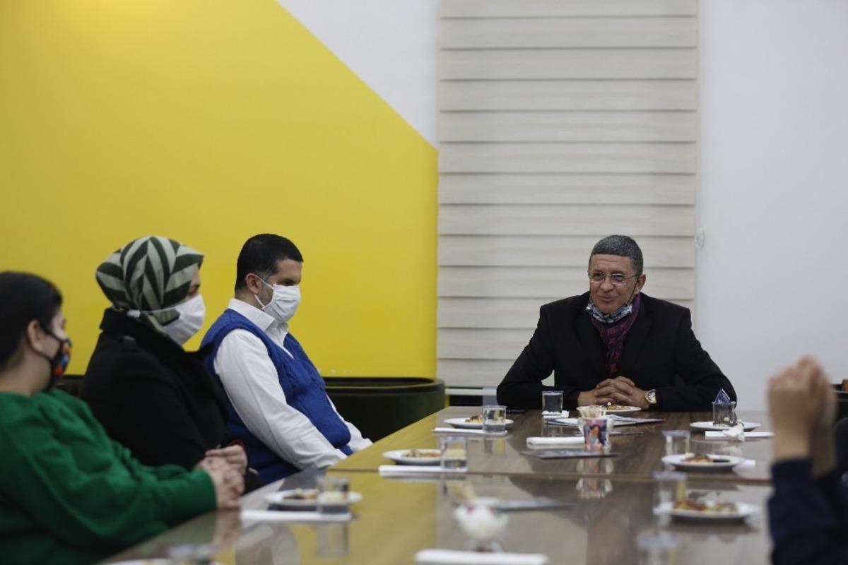 &ldquo;BİZ&rdquo; g&ouml;r&uuml;nmeyen kitaplara g&ouml;z oluyor