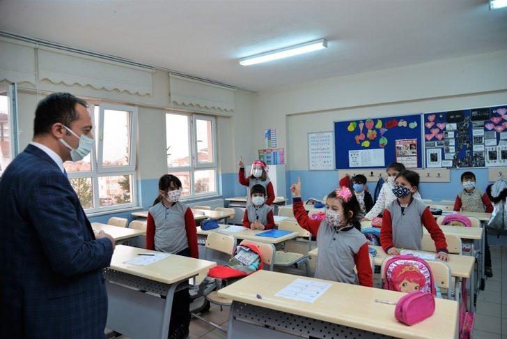 Vali Şentürk, ’’Çocuklarımız bilinçli, hep birlikte virüsü yeneceğiz" G3