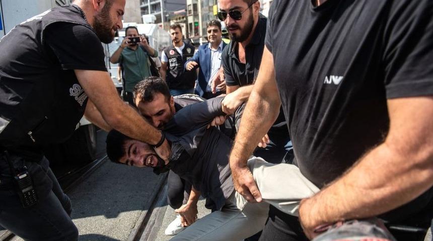 Cumartesi Anneleri'nin 700. eylemine a&ccedil;ılan dava başlıyor: 'Sevdiklerimizden vazge&ccedil;meyeceğiz'