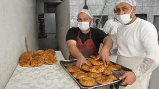Mardinli fırıncıların keçi sütlü çöreği kapış kapış satılıyor!