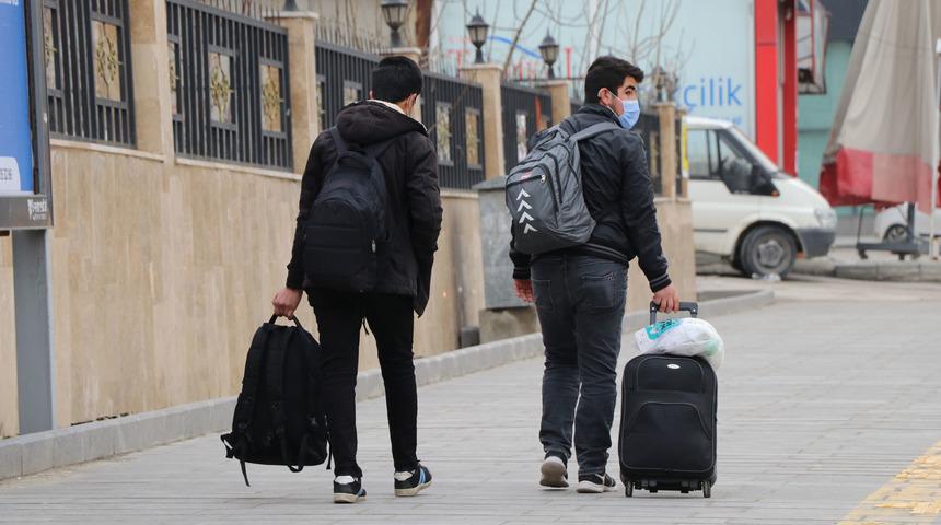 Vaka artışı nedeniyle okullar karantinaya alınmıştı! Van Valisi: Kırmızı bölgelerden öğretmenler geldi