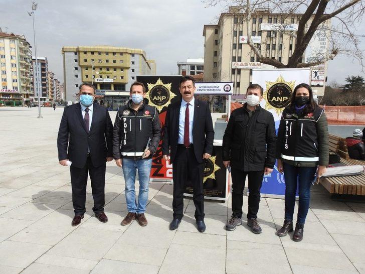 Narkotik polisi anne ve anne adaylarına uyuşturucu ile mücadeleyi anlattı G4