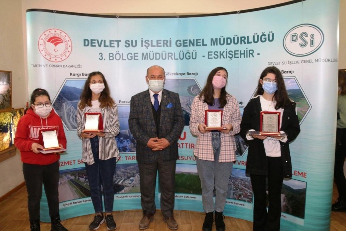 Dereceye giren &ouml;ğrenciler &ouml;d&uuml;llendirildi