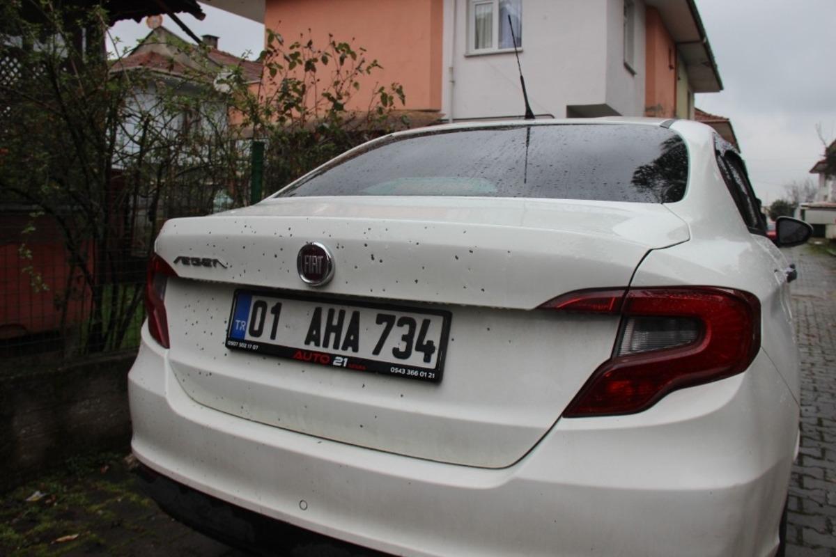 Park halindeki aracı av t&uuml;feği ile kevgire &ccedil;evirdiler