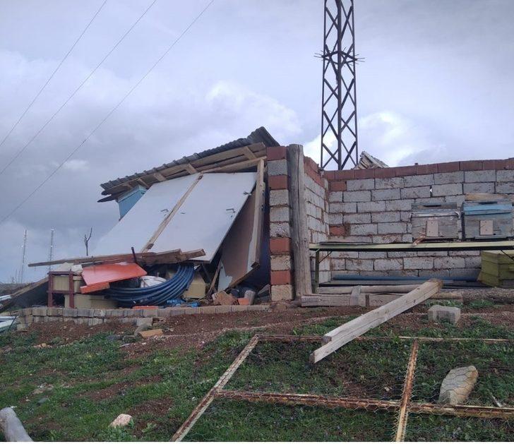 Bingöl’de fırtına arıcı kulübelerine zarar verdi G3