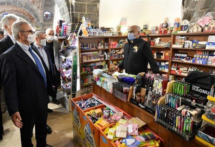 Vali Karaloğlu, tarihi Hasan Paşa Hanı esnafıyla kahvaltıda bir araya geldi G3