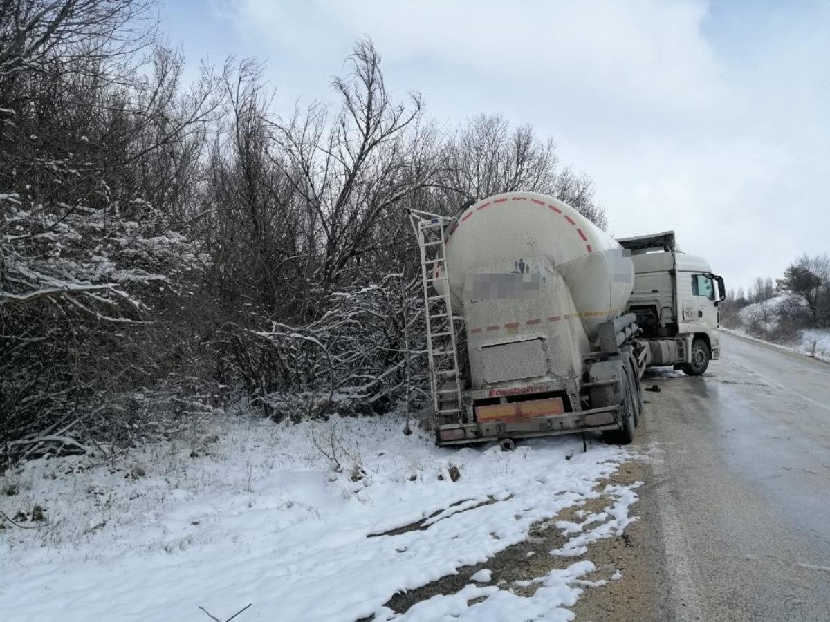 Buzlanma Mihalı&ccedil;&ccedil;ık yolunda kazalara sebep oldu