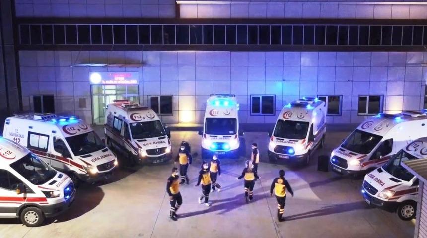 Sağlık&ccedil;ılar zeybek oynadı, moral verdi