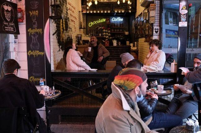 Covid: T&uuml;rkiye koronavir&uuml;s salgınında yeni bir dalgayla mı karşı karşıya? 2