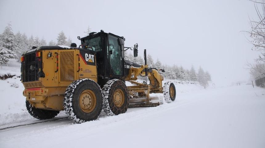 Elazığ&rsquo;da kar nedeniyle 11 k&ouml;y yolu ulaşıma kapandı