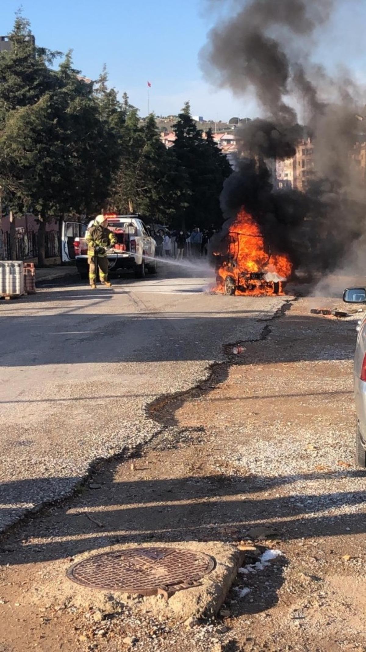 &Uuml;&ccedil; tekerlekli elektrikli motor k&uuml;le d&ouml;nd&uuml;