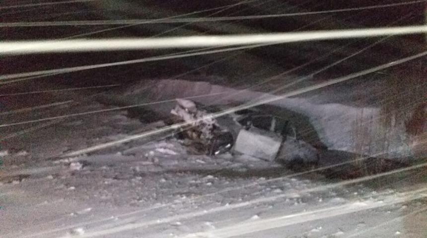 Yoldan çıkan otomobil dereye düştü: 1 yaralı