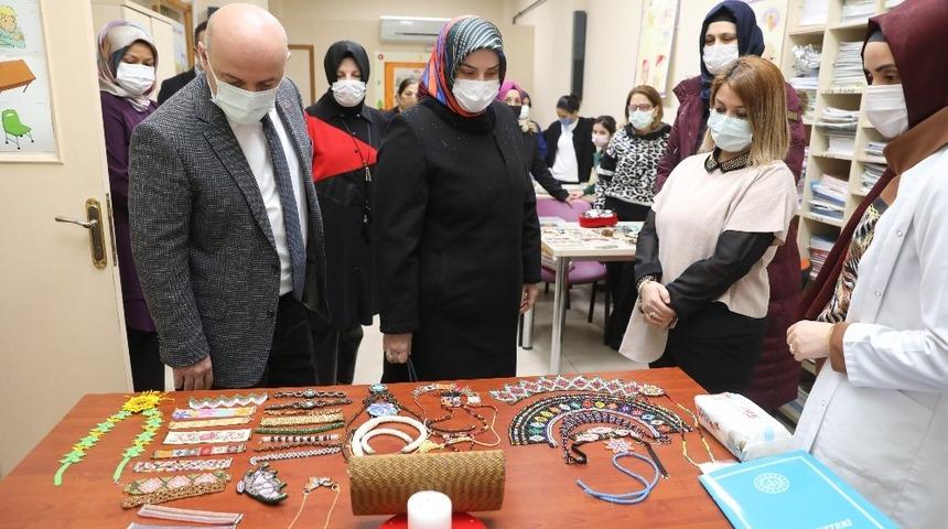 Anneler hem &ccedil;ocuklar birlikte &ouml;ğreniyor