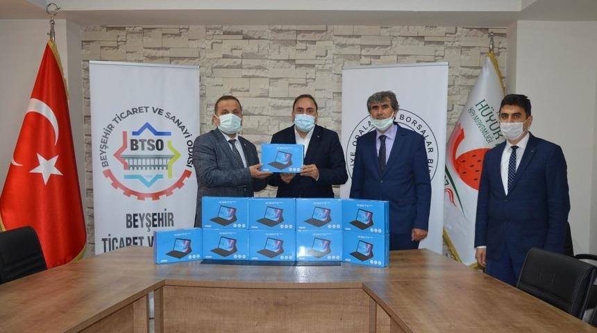 Hüyük’te uzaktan eğitime tablet desteği