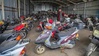 Türkiye'nin her yerinden topladıkları hurdaları ekonomiye kazandırıyor!