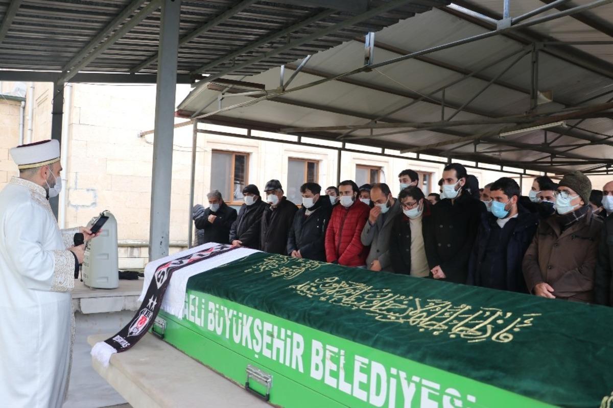 6 ay &ouml;nce evlenen akademisyen kalbine yenildi